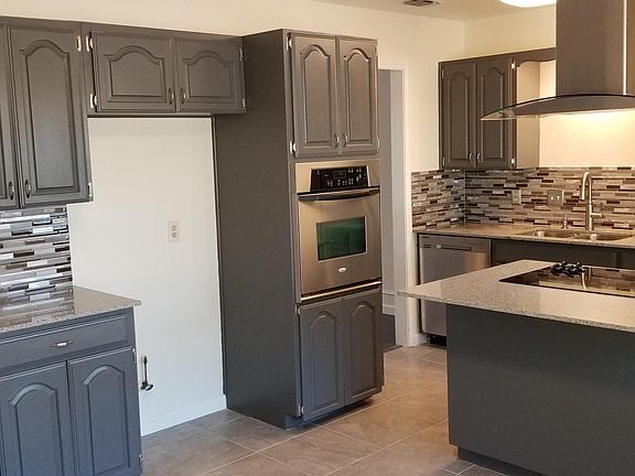3rd image of 3849 Hillcrest Dr