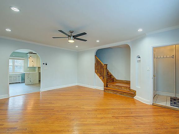 5th image of 2584 47th St