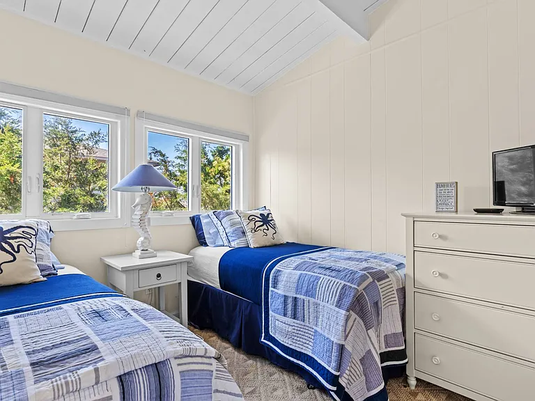 423 Dune Rd #A — Photo 18