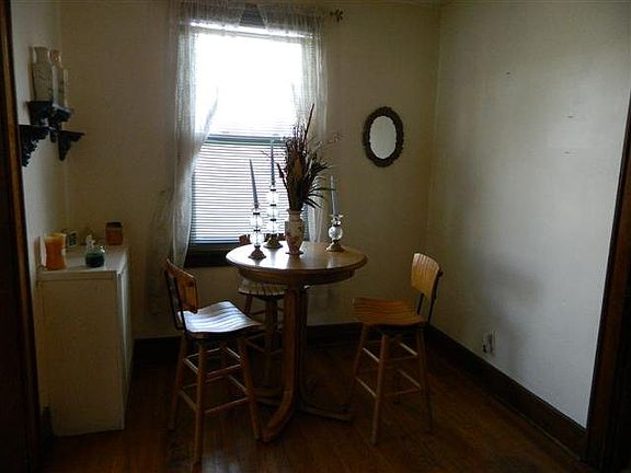 3rd image of 634 Catron St