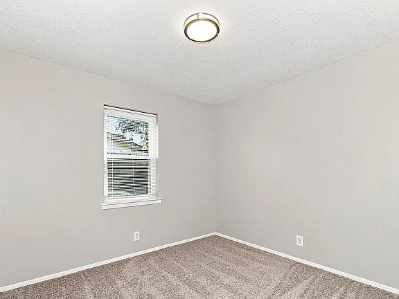 4th image of 204 McCurdy St