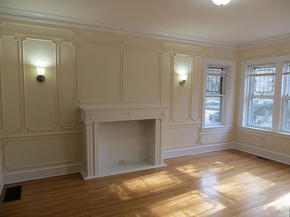 3rd image of 3709 N Damen Ave
