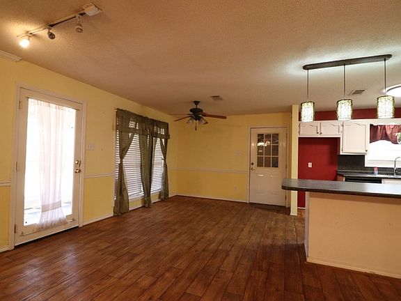 5th image of 202 Windridge Dr