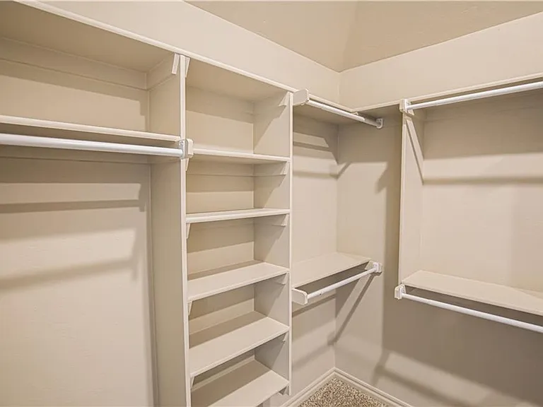 616 John Chisholm Way — Photo 16