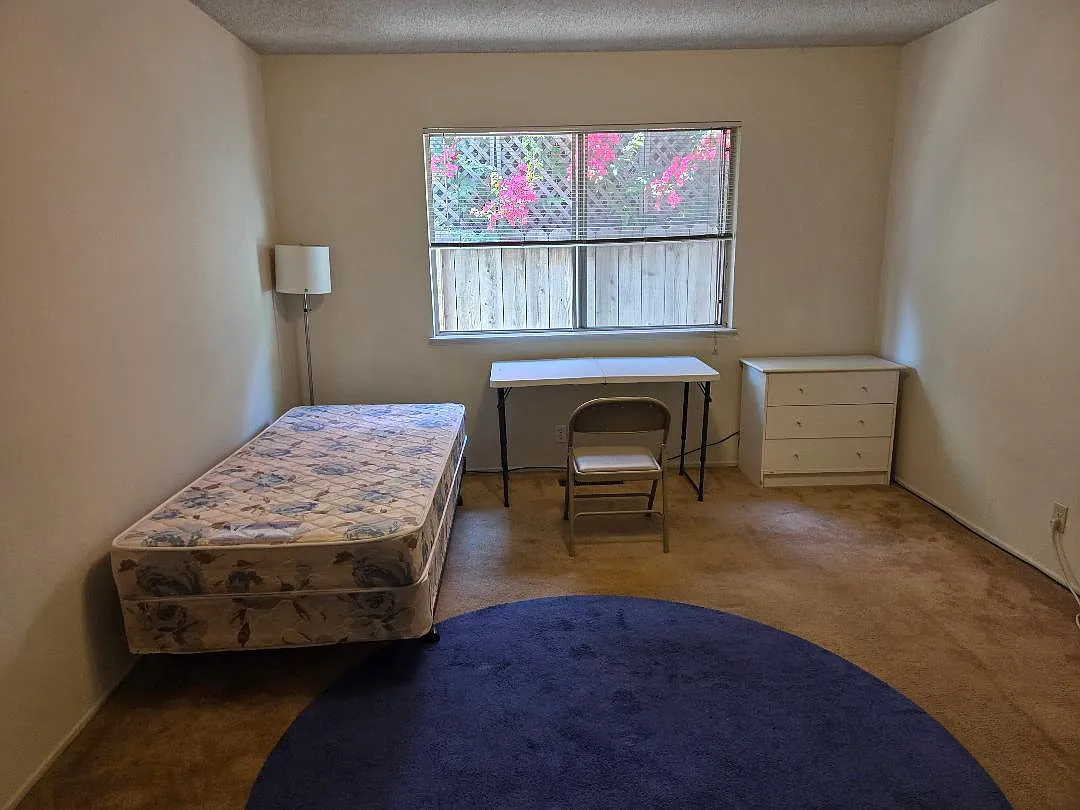 Building Photo - 885 Burbank Dr #1-A