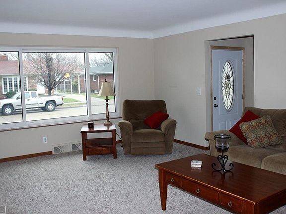 3rd image of 23160 Greencrest St