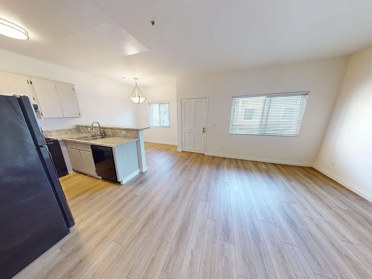 Highland Villa Apartments — Photo 23