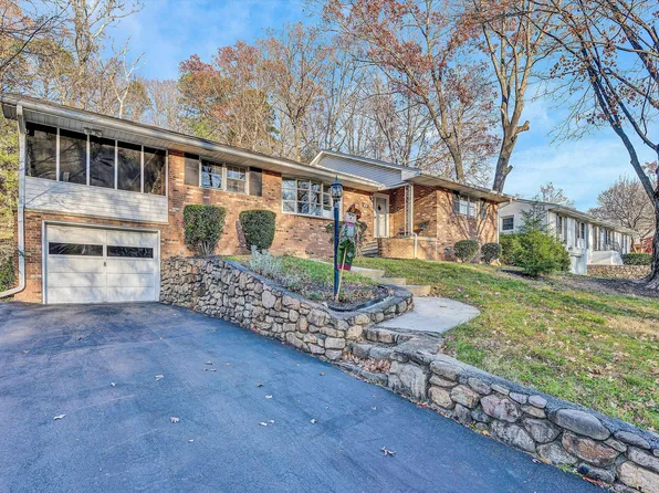 2847 Woodthrush Dr, Roanoke, VA 24018