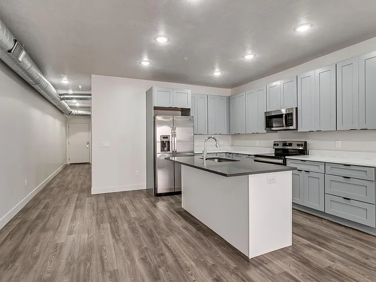 606 W North Temple St #204 — Photo 6