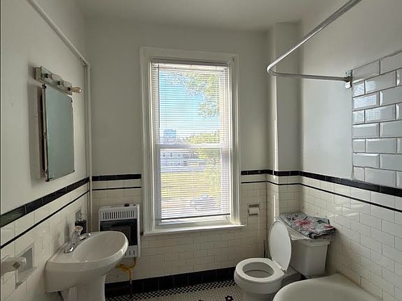 4th image of 44 Remsen Ave #2