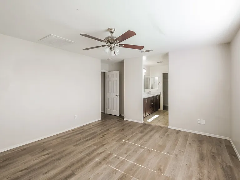4855 S 4th Ave — Photo 11