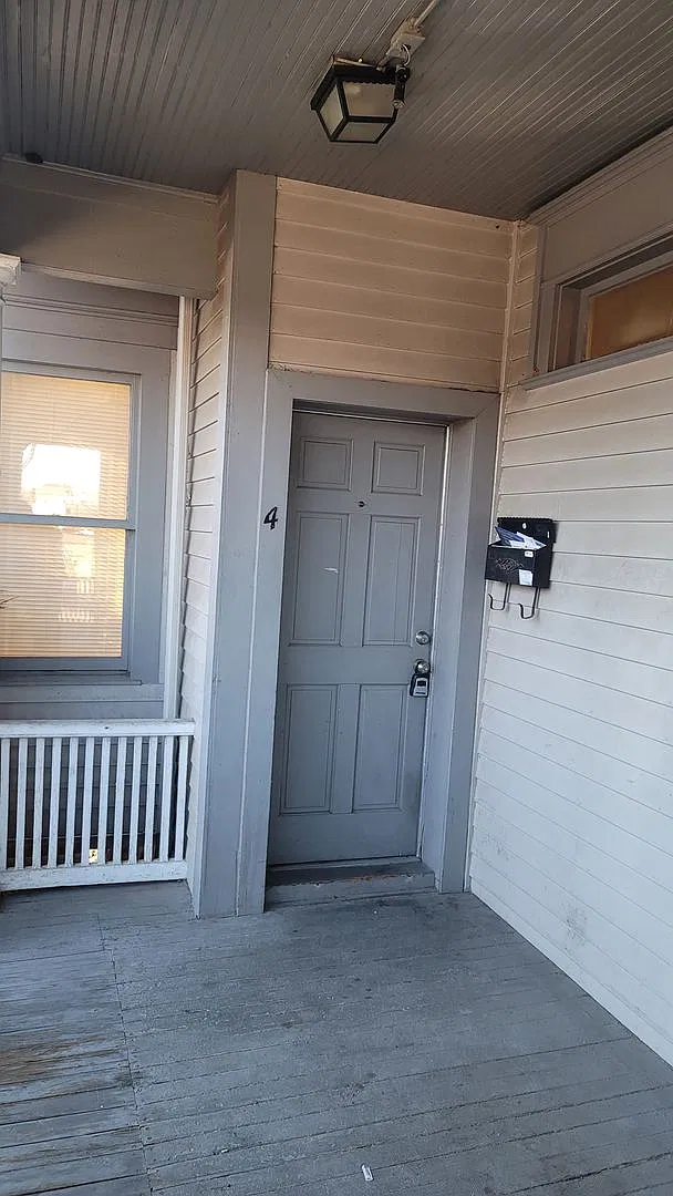 118 East Monument Street — Photo 2