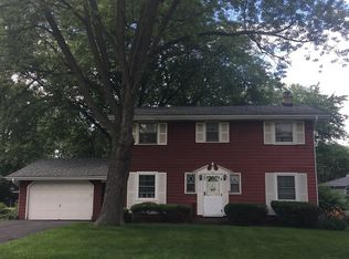 209 Elmwood Dr, Naperville, IL