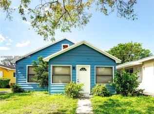 11080 Peachtree Dr, Miami, FL 33161
