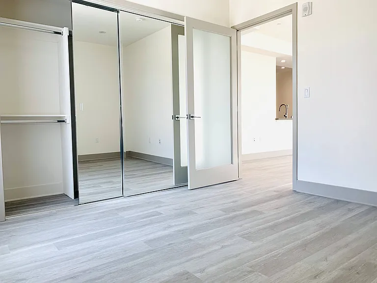Lido Apartments - 4847 Oakwood — Photo 22