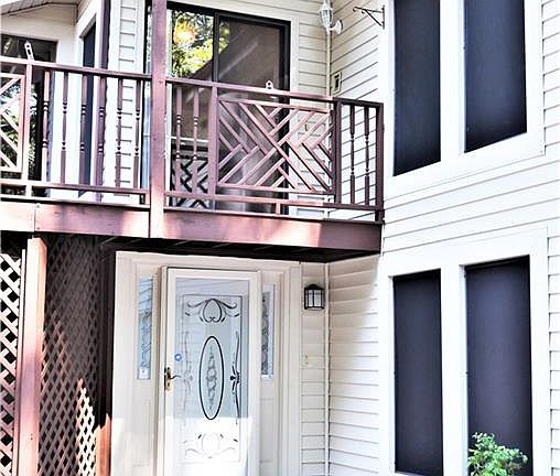 3rd image of 8994 Laurel Dr