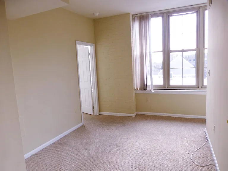 1516 Lancaster St #3C — Photo 4
