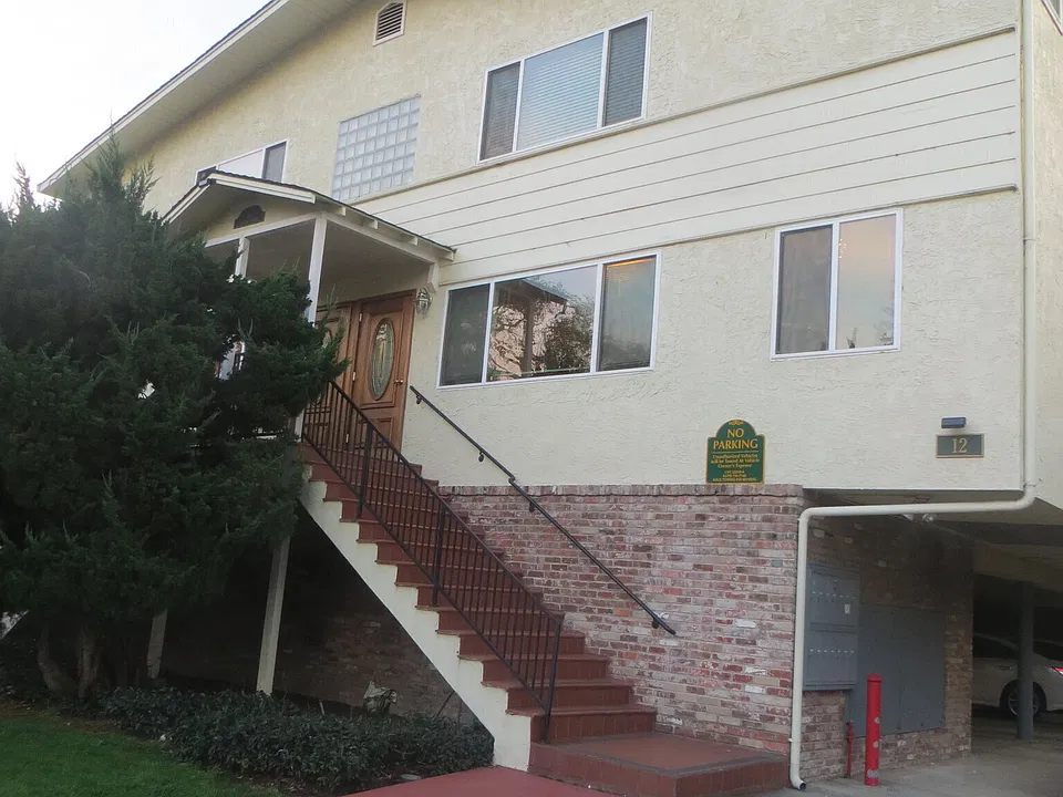 12 Clinton St #8