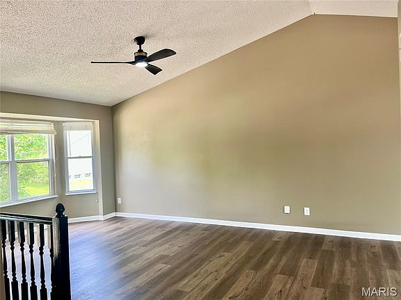 4th image of 3060 Laurel Village Cir