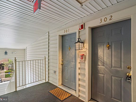 3rd image of 4105 Oxford Ln APT 302