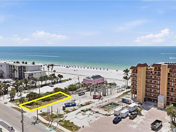 4th image of 626 Estero BLVD