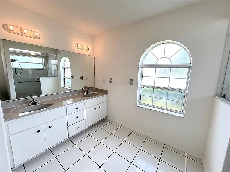 106 Point Of Woods Dr — Photo 25