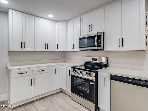 4th image of 3517 Raintree Dr