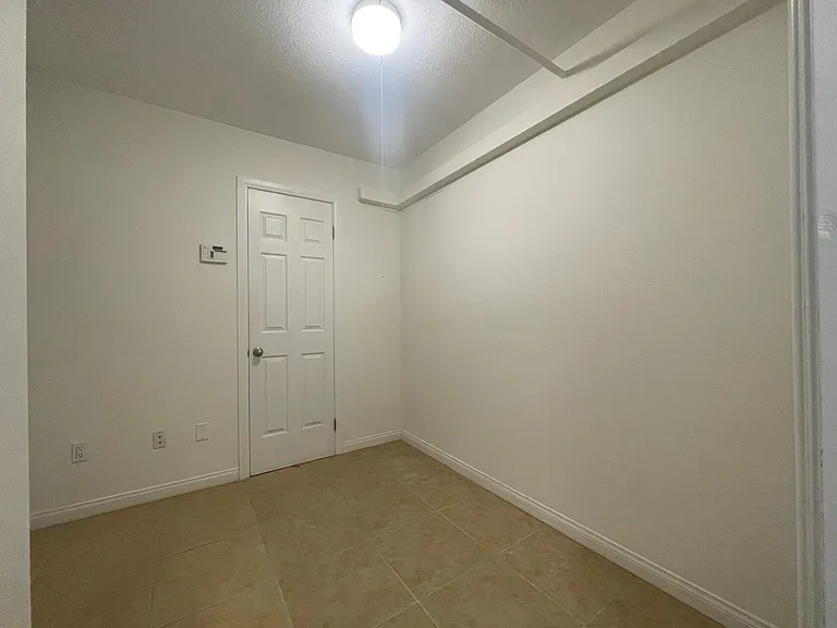 1038 Grand Ave — Photo 8
