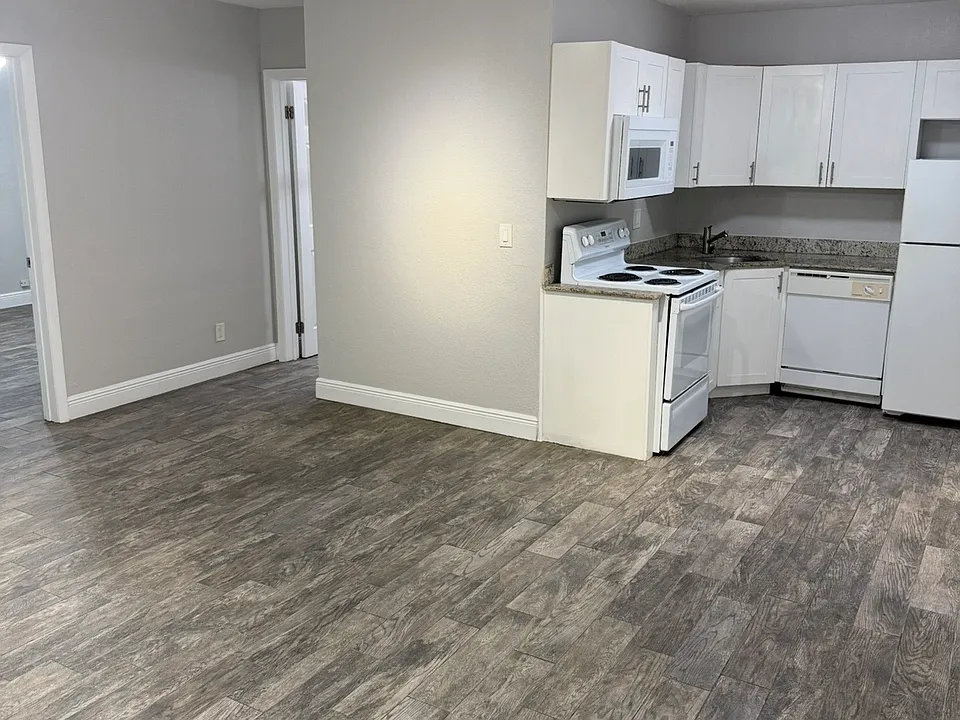 800 NE 14th Pl #3
