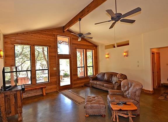 5th image of 601 Oak Forest Dr