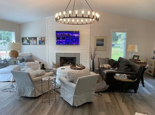 17653 Oakwood Dr, Spring Lake, MI 49456