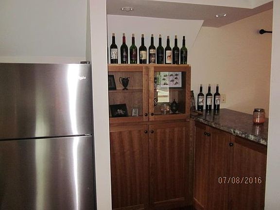 Bar area and refrigerator