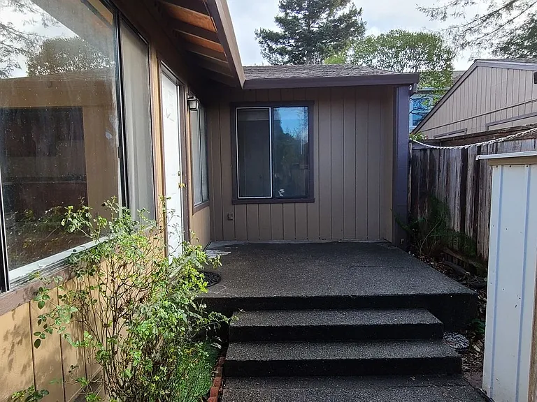 850 E Cotati Ave #4 — Photo 2