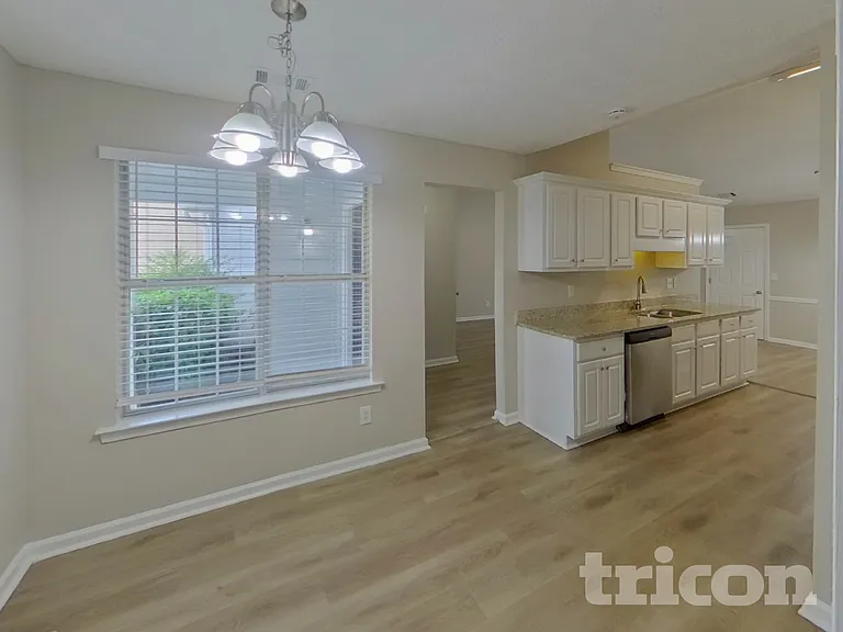 130 N Greenfield Cir — Photo 5