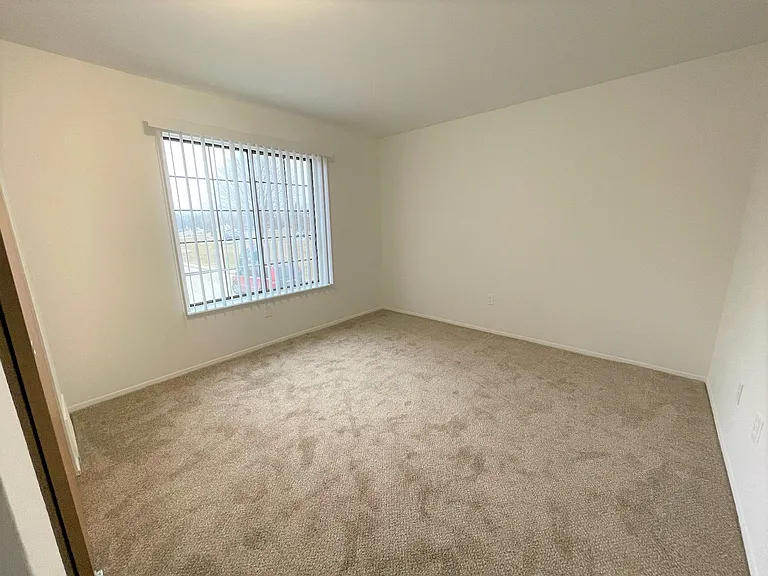 Charter Oaks Apartments — Photo 195