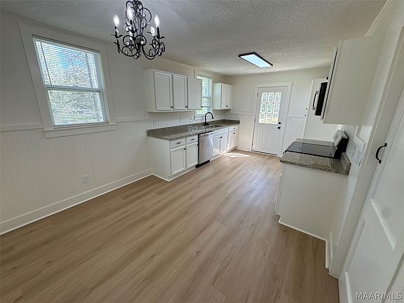 5th image of 809 Azalea St