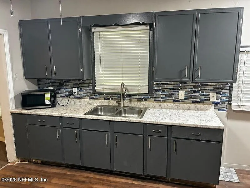 3 bed, 1.0 bath, 1066 sqft, $1,100 — Photo 4