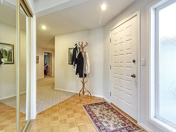 5th image of 325 SE 21st Pl