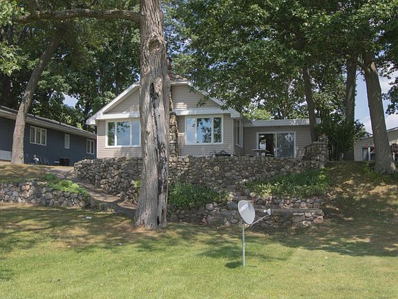 4th image of 8942 Long Lake Dr E