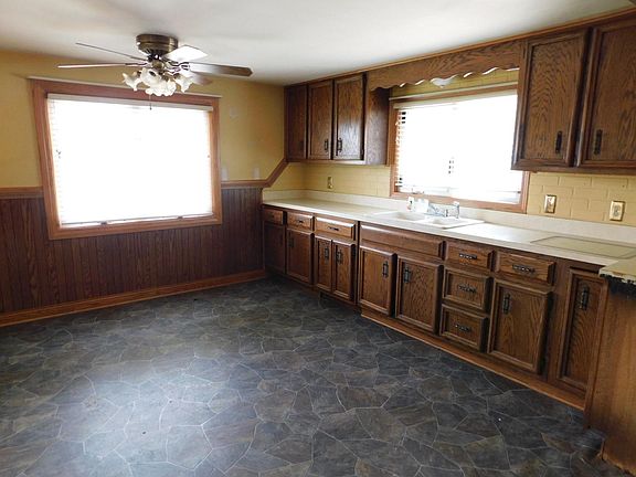 3rd image of 755 W Lacey St
