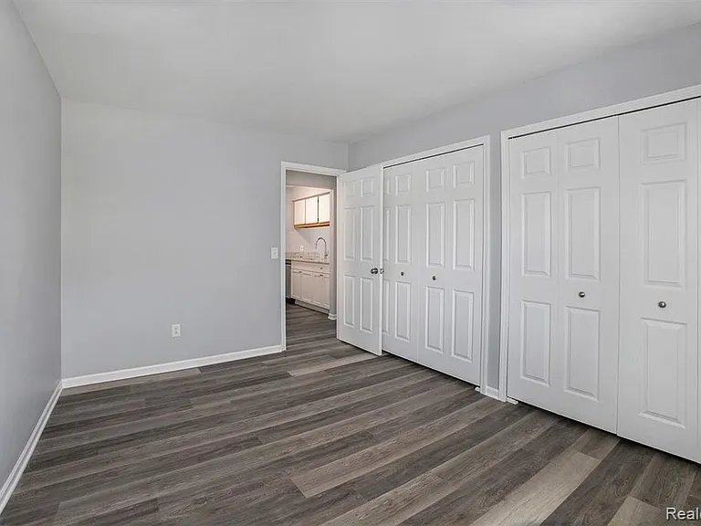 15054 Riverside Dr — Photo 17