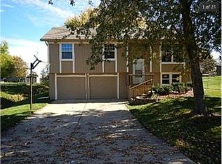 10419 N Grand Ave, Kansas City, MO 64155