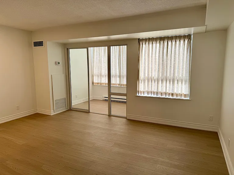 711 Bay St #1318 — Photo 23