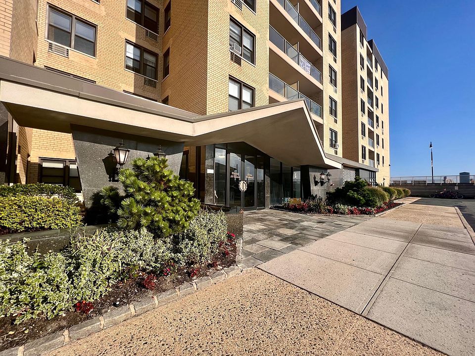 1st image of 10 Monroe Blvd #0