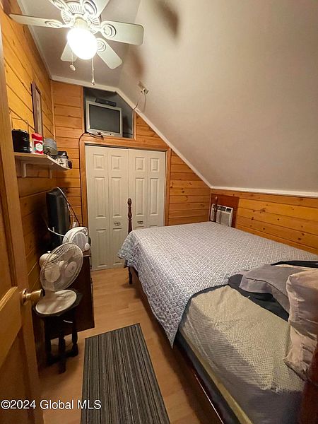 5th image of 64 Cummings Street