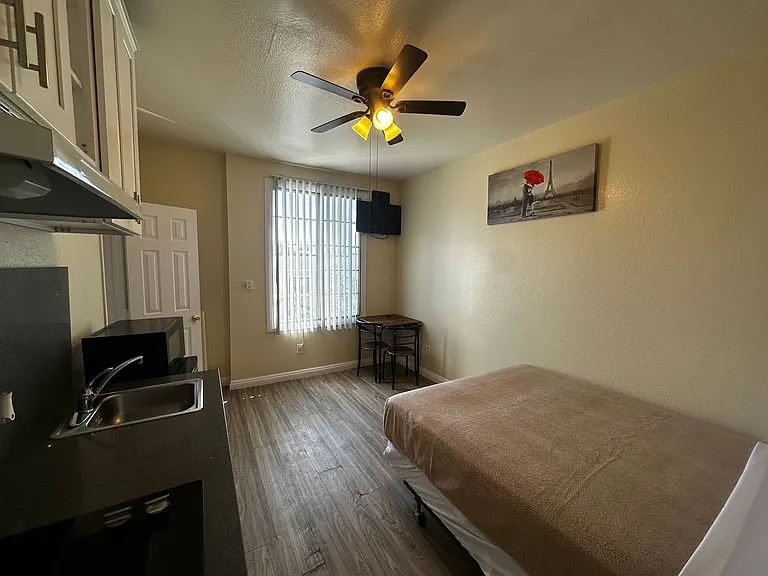 Soto Rose Apartments — Photo 47