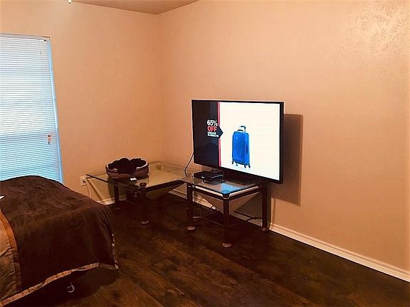 5th image of 924 Middle Cove Dr