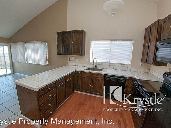 3rd image of 330 Mokelumne Dr
