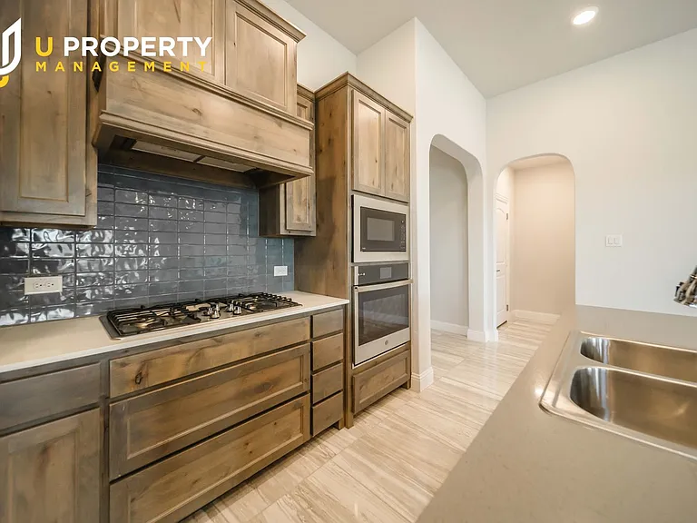 3902 Aventino Ct — Photo 17