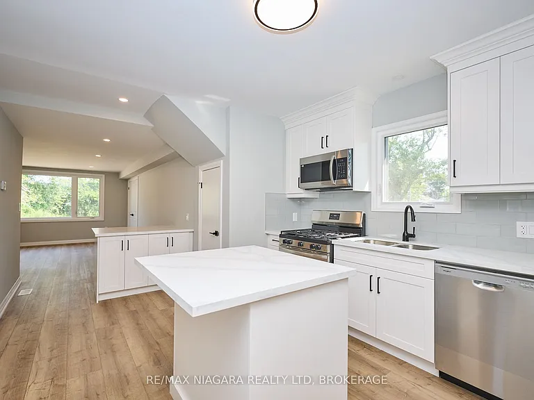 19 Maccabee Ave #LOWER — Photo 12